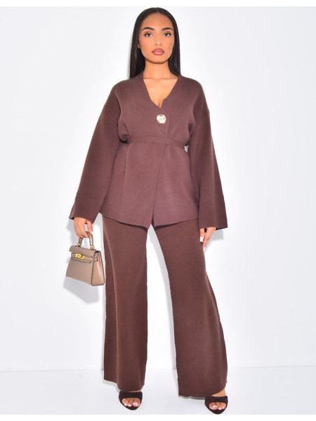 Two-piece set with pants and vest with gold button closure