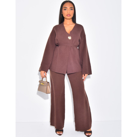 Two-piece set with pants and vest with gold button closure