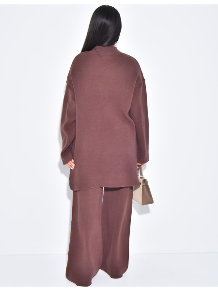 Ensemble pantalon et pull à couture contrastante