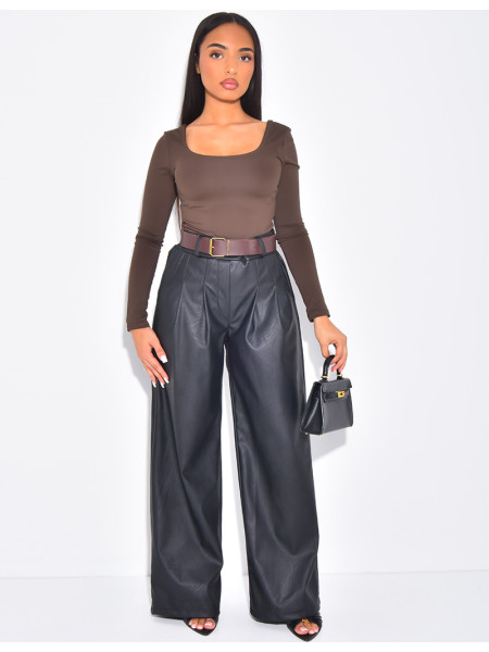 Pantalon taille haute en similicuir à ceinture marron