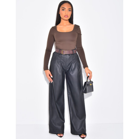 Pantalon taille haute en similicuir à ceinture marron