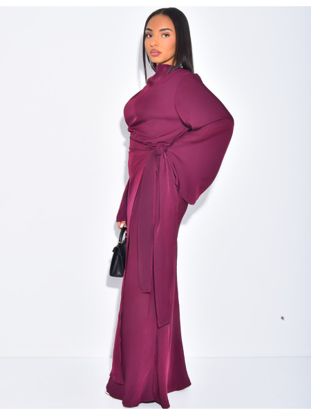 Langes Kleid aus Premium-Satin zum Binden in der Taille.