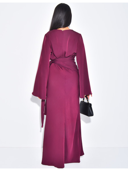 Langes Kleid aus Premium-Satin zum Binden in der Taille.