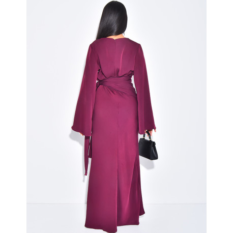 Langes Kleid aus Premium-Satin zum Binden in der Taille.