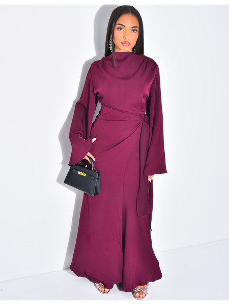 Langes Kleid aus Premium-Satin zum Binden in der Taille.