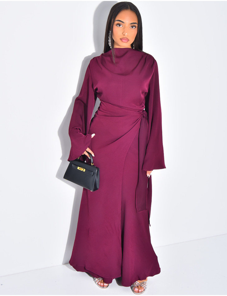 Langes Kleid aus Premium-Satin zum Binden in der Taille.