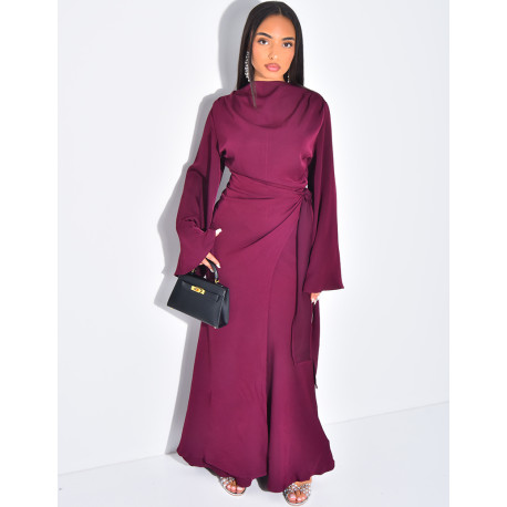 Langes Kleid aus Premium-Satin zum Binden in der Taille.