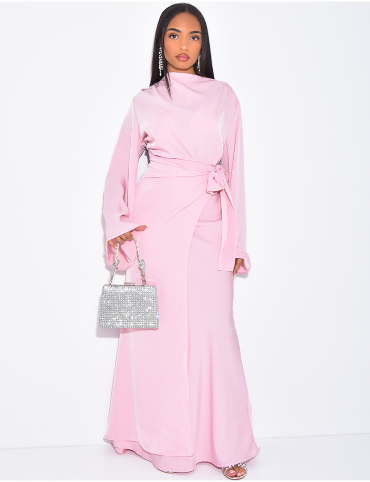 Longue robe en satin premium à nouer à la taille