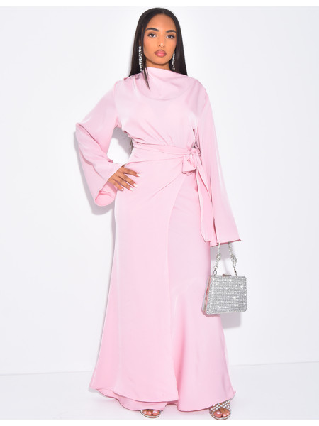 Longue robe en satin premium à nouer à la taille
