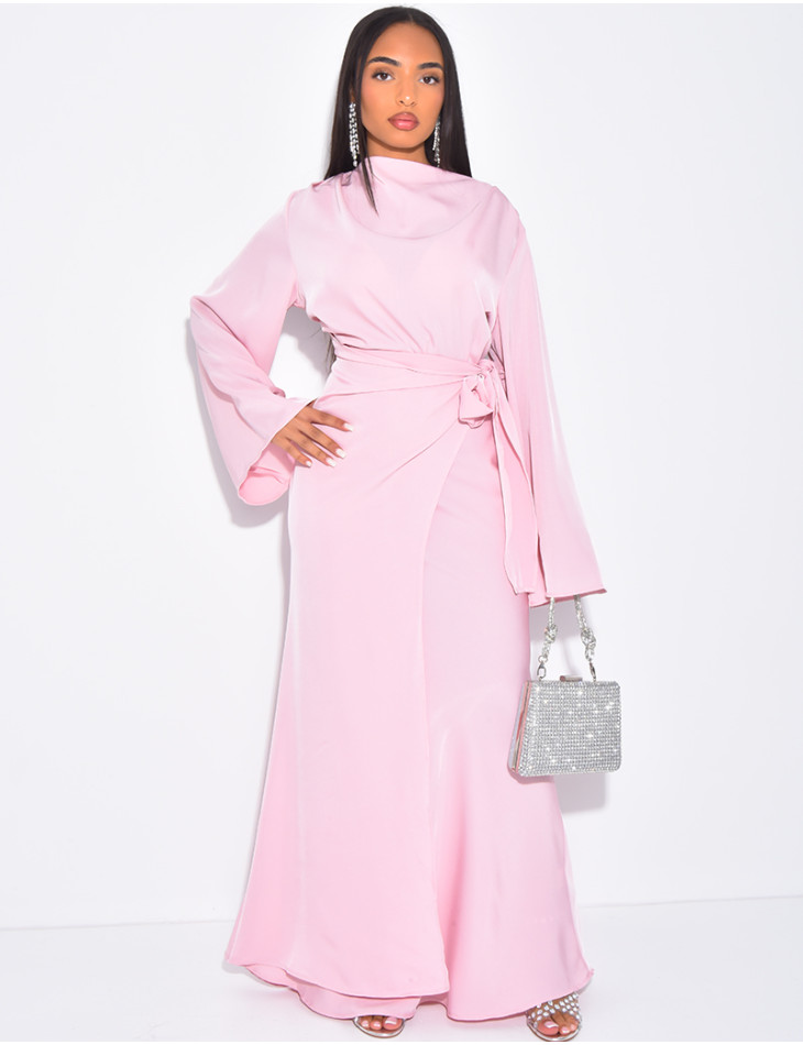 Longue robe en satin premium à nouer à la taille