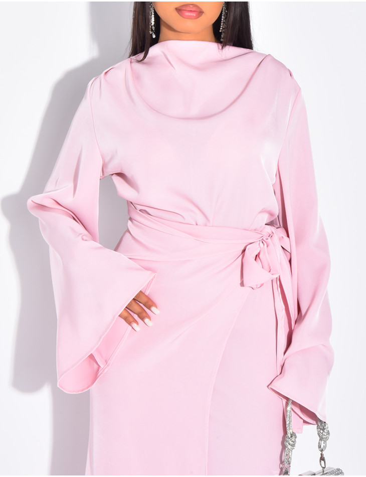 Longue robe en satin premium à nouer à la taille