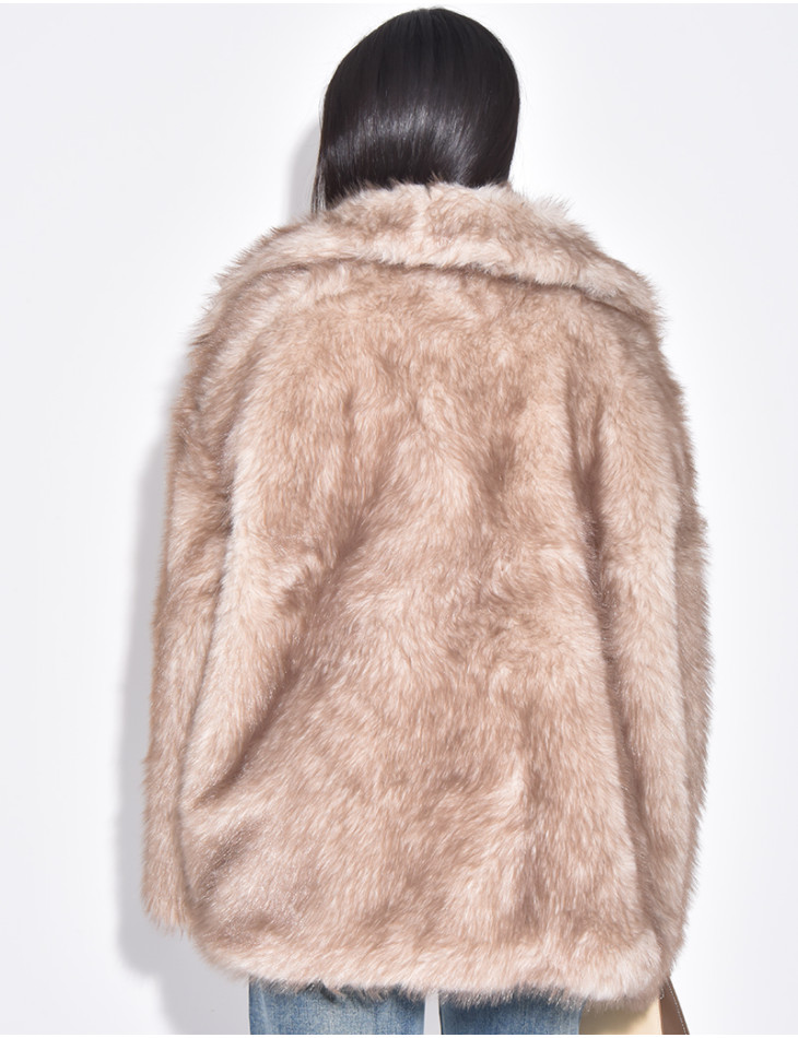 Manteau mi long en fausse fourrure