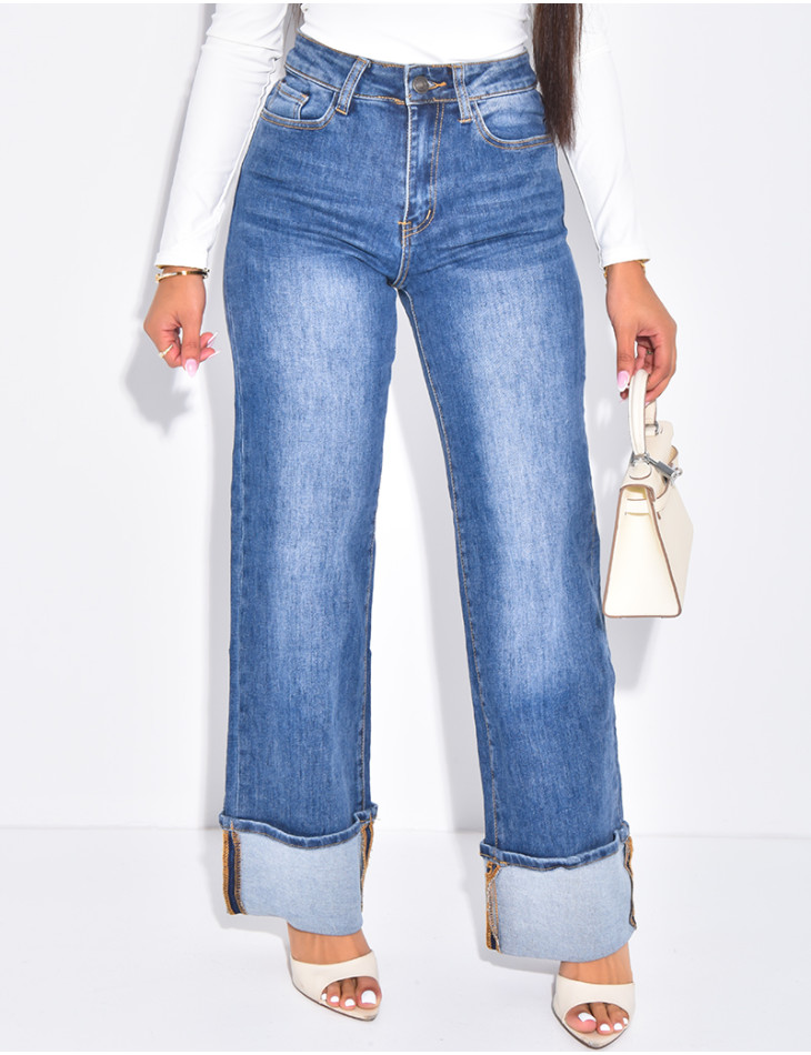 Jeans coupe droite stretchy à revers aux chevilles