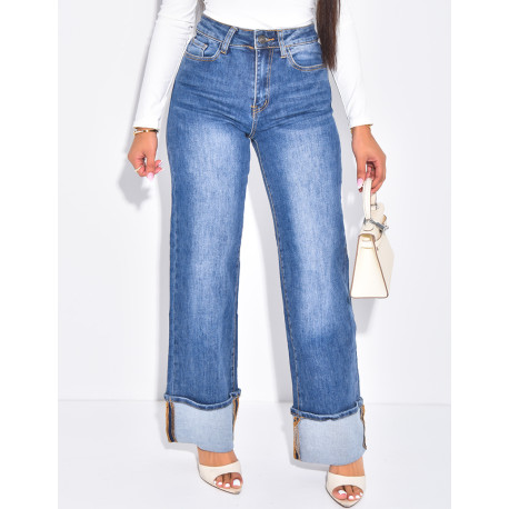Jeans coupe droite stretchy à revers aux chevilles