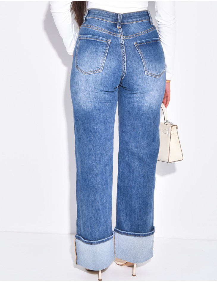 Jeans coupe droite stretchy à revers aux chevilles