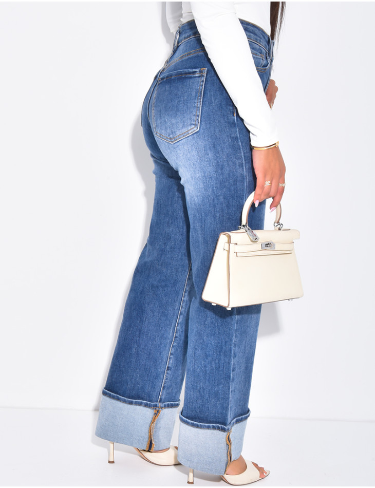 Jeans coupe droite stretchy à revers aux chevilles