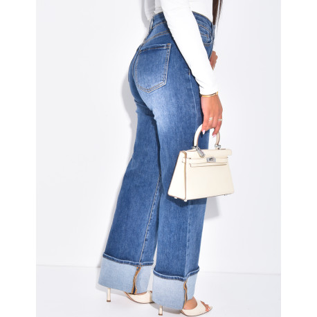 Jeans coupe droite stretchy à revers aux chevilles