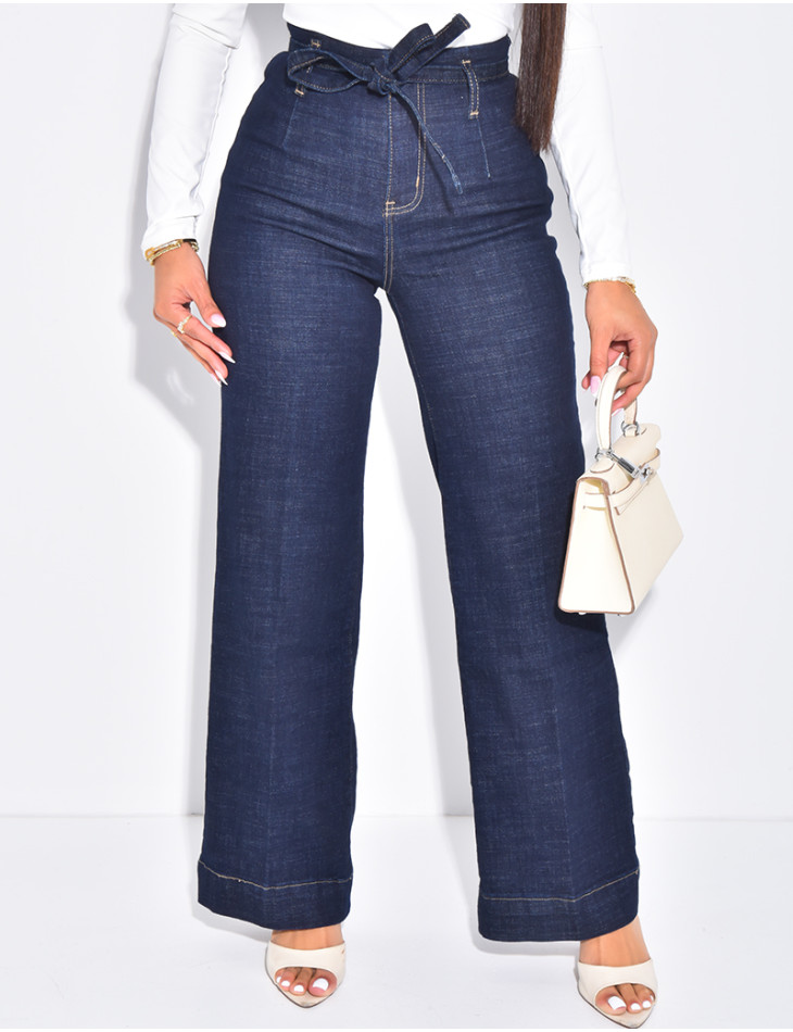 Weite Raw Denim Jeans mit Gürtel in der Taille