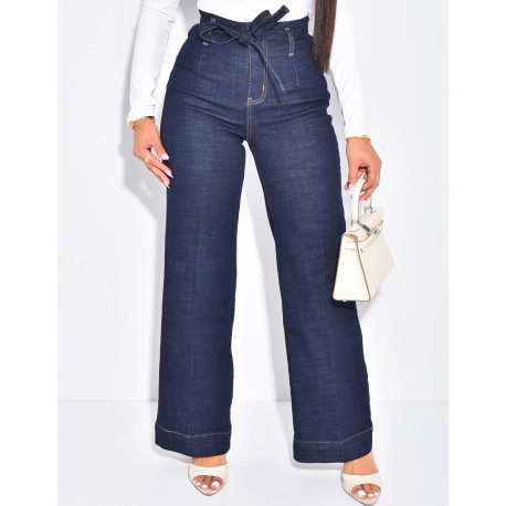 Weite Raw Denim Jeans mit Gürtel in der Taille