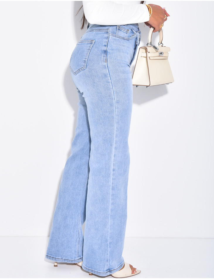 Jeans taille haute coupe droite à boutonnière croisée