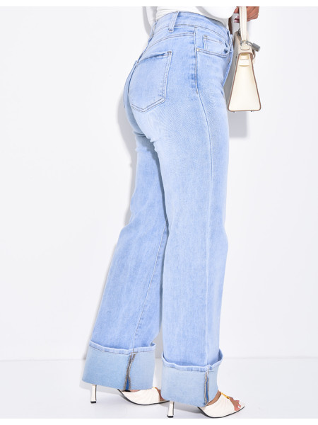 Jeans coupe droite stretchy à revers aux chevilles