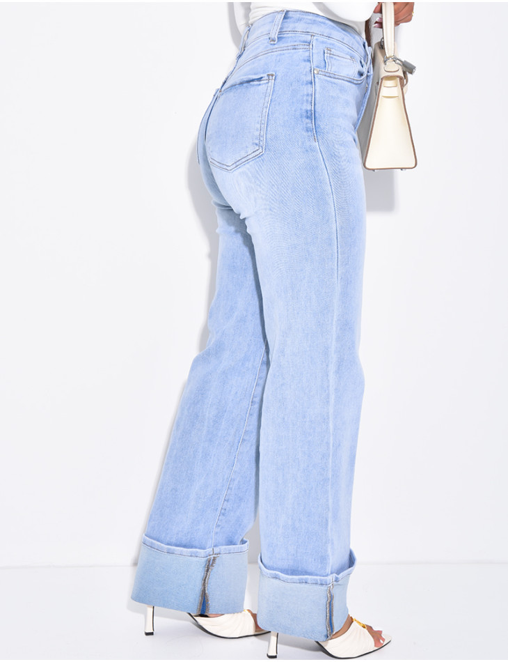 Jeans coupe droite stretchy à revers aux chevilles