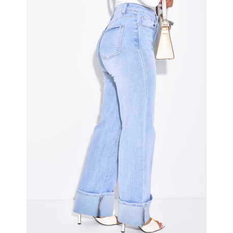 Jeans coupe droite stretchy à revers aux chevilles