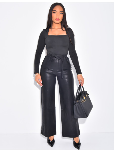 Gerade geschnittene Hose in Lederoptik mit Kordelzug