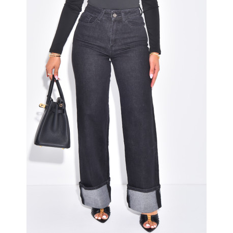 Jeans coupe droite stretchy à revers aux chevilles