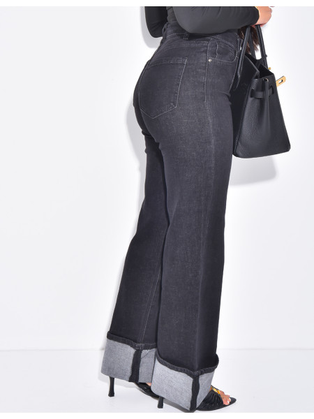 Jeans coupe droite stretchy à revers aux chevilles