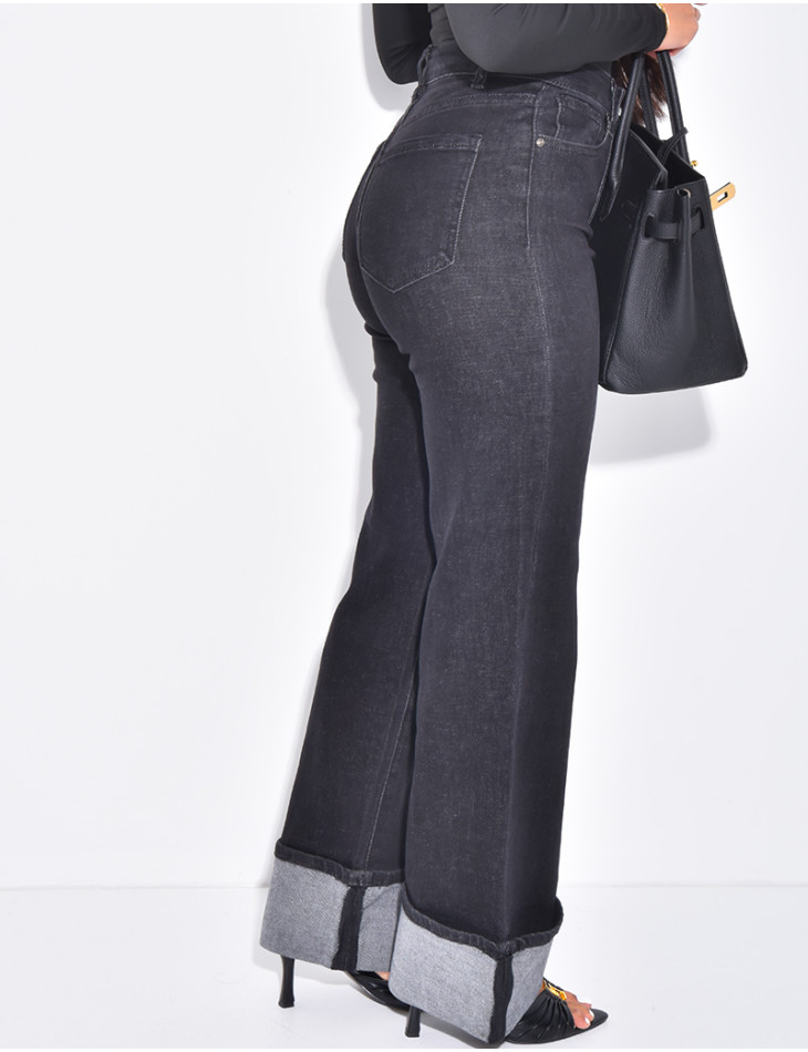 Jeans coupe droite stretchy à revers aux chevilles