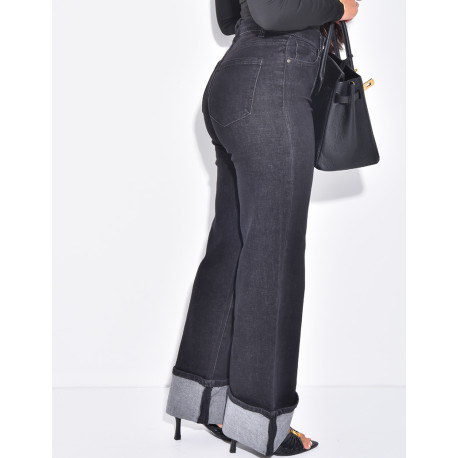 Jeans coupe droite stretchy à revers aux chevilles