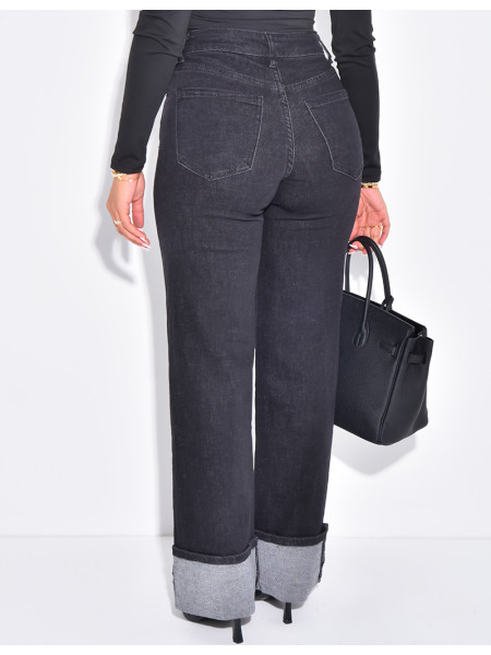 Jeans coupe droite stretchy à revers aux chevilles