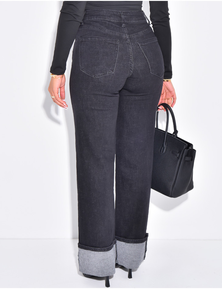 Jeans coupe droite stretchy à revers aux chevilles