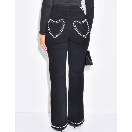 Set aus kurzer Jeansjacke und gerader Jeans mit Nietenherzen