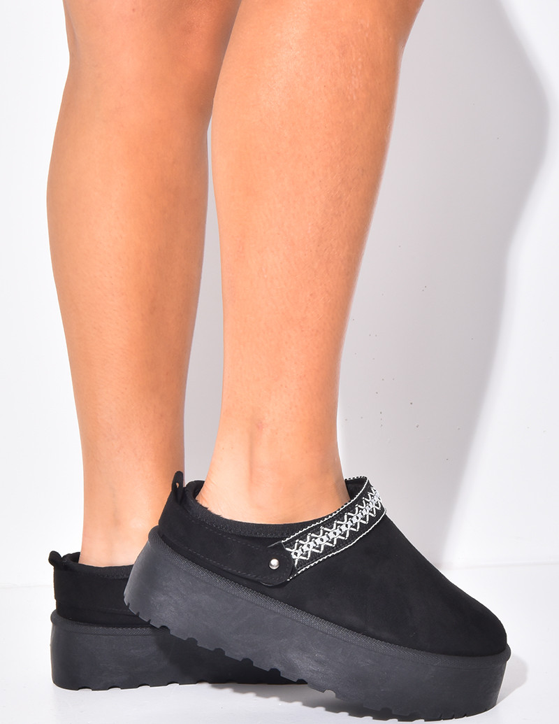 Slipper aus Wildlederimitat...