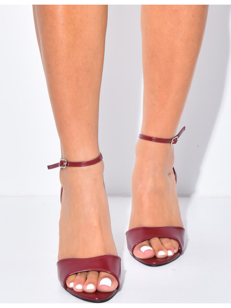 Sandalen mit Stilettoabsatz und Knöchelriemen