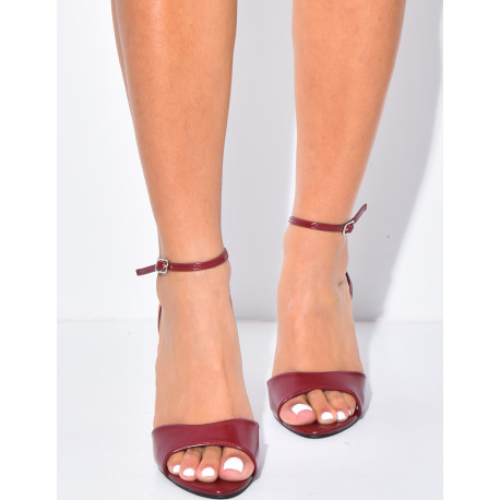 Sandalen mit Stilettoabsatz und Knöchelriemen