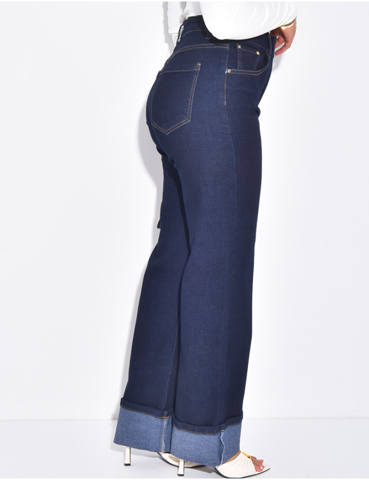 Gerade geschnittene Stretchjeans mit Umschlag am Knöchel