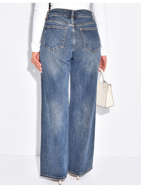 High-waisted straight-leg jeans with vintage wash