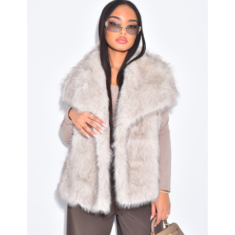Short sleeveless faux fur coat