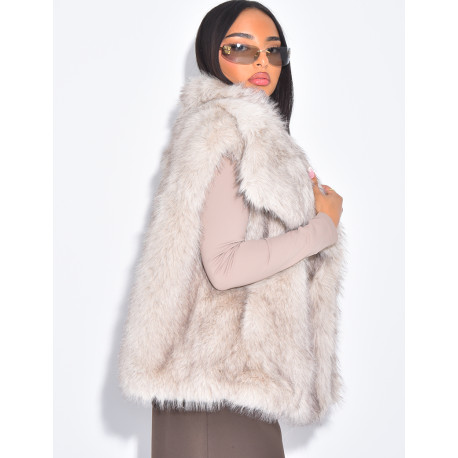Short sleeveless faux fur coat