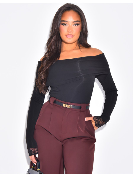 Long-sleeved boat neck top with lace cuffs