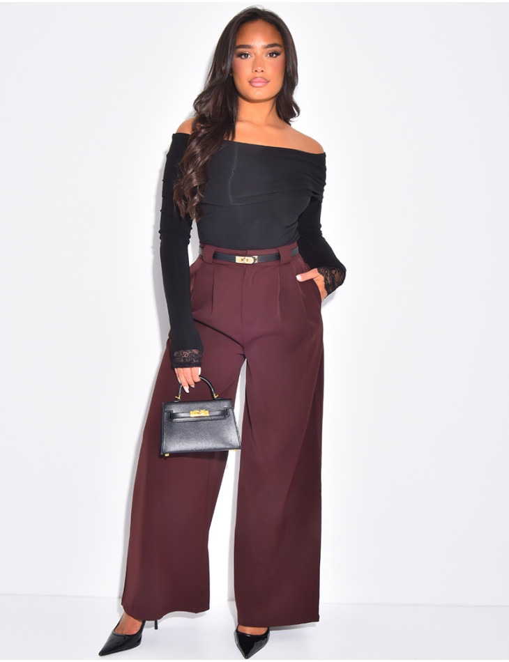 Long-sleeved boat neck top with lace cuffs