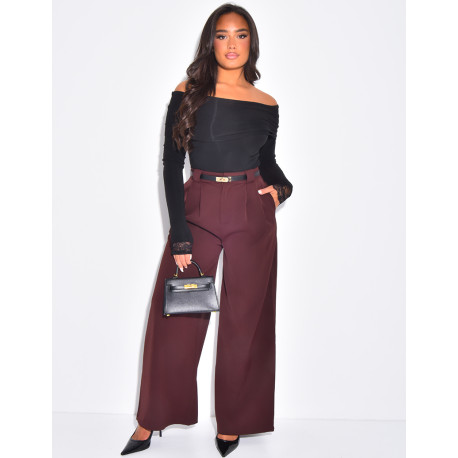 Long-sleeved boat neck top with lace cuffs