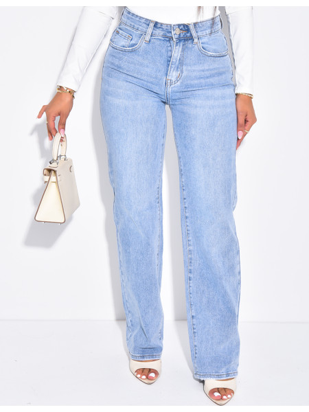 Jeans coupe droite stretchy effet destroy sur l'arrière