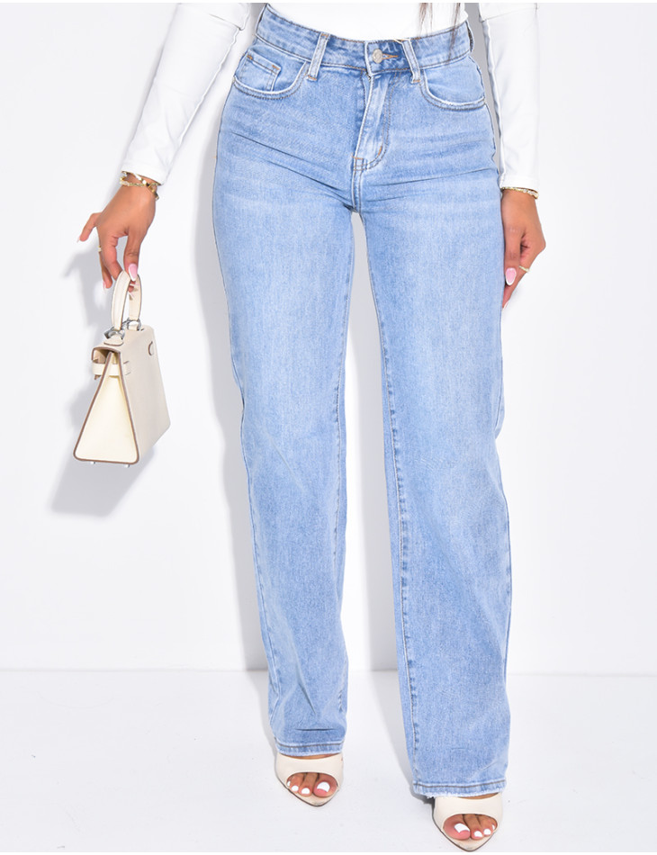 Jeans coupe droite stretchy effet destroy sur l'arrière