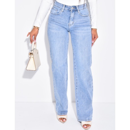 Jeans coupe droite stretchy effet destroy sur l'arrière