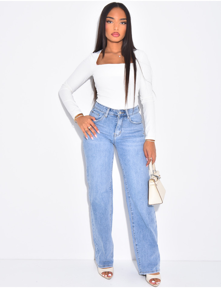 Jeans coupe droite stretchy effet destroy sur l'arrière