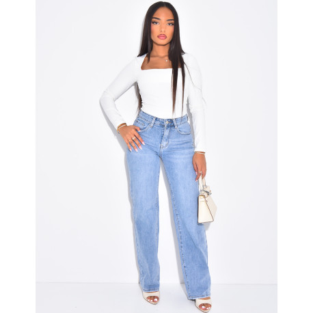 Jeans coupe droite stretchy effet destroy sur l'arrière